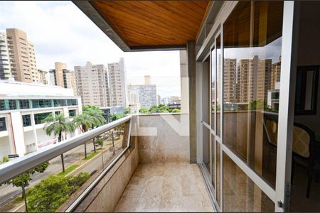Apartamento à venda com 115m², 3 quartos e 2 vagas Apartamento à venda com 115m², 3 quartos e 2 vagasVaranda