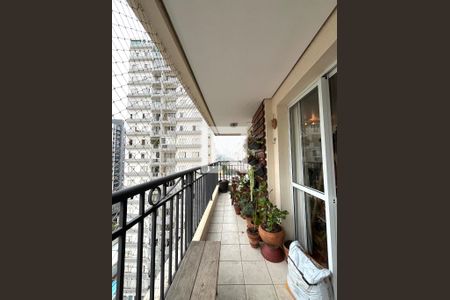 Apartamento à venda com 105m², 2 quartos e 2 vagasVaranda