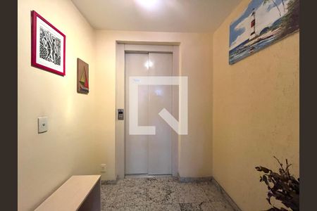 Apartamento à venda com 105m², 2 quartos e 2 vagasHall privativo 