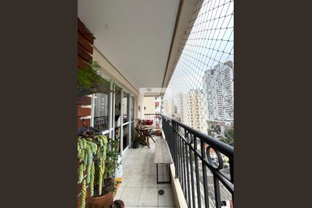 Apartamento à venda com 105m², 2 quartos e 2 vagasVaranda