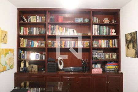 Casa à venda com 584m², 5 quartos e 5 vagasQuarto 1