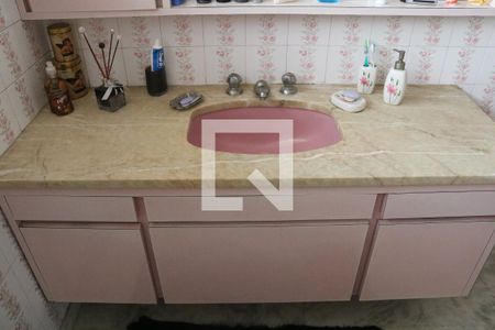 Casa à venda com 584m², 5 quartos e 5 vagasBanheiro 2