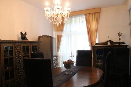 Casa à venda com 584m², 5 quartos e 5 vagasSala de Jantar