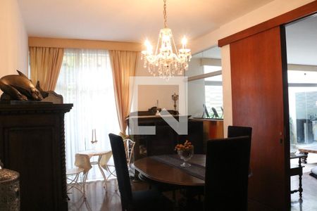 Casa à venda com 584m², 5 quartos e 5 vagasSala de Jantar