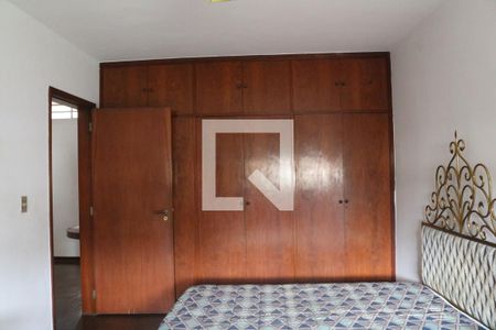 Casa à venda com 584m², 5 quartos e 5 vagasQuarto 2