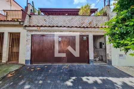 Casa à venda com 156m², 3 quartos e 2 vagasFachada