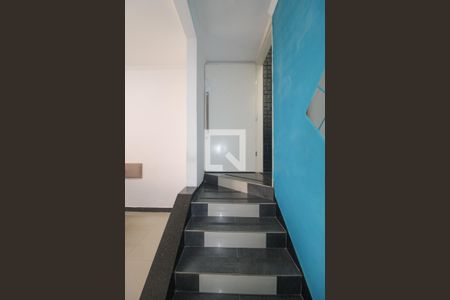 Casa à venda com 163m², 3 quartos e 2 vagasEscada