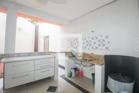 Casa à venda com 163m², 3 quartos e 2 vagasCozinha externa e quintal