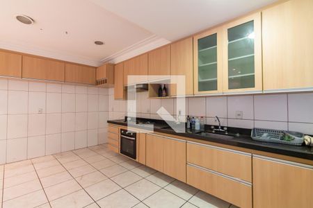 Casa à venda com 481m², 4 quartos e 4 vagasCozinha 