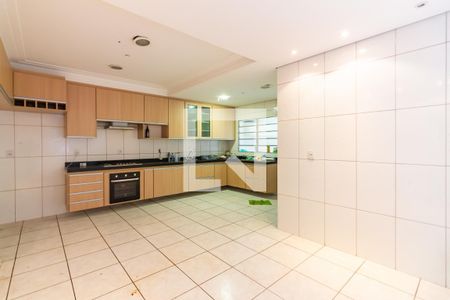 Casa à venda com 481m², 4 quartos e 4 vagasCozinha 