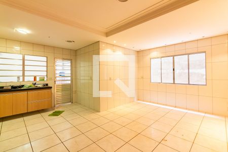 Casa à venda com 481m², 4 quartos e 4 vagasCozinha 