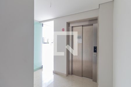 Apartamento à venda com 326m², 5 quartos e 3 vagas Apartamento à venda com 326m², 5 quartos e 3 vagasElevador