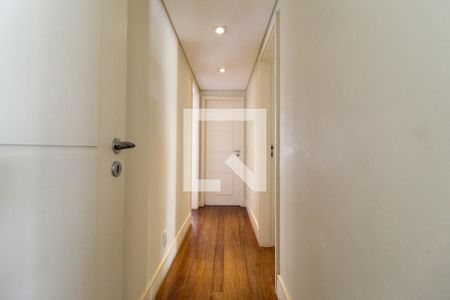 Corredor Quartos de apartamento à venda com 3 quartos, 137m² em Moema, São Paulo