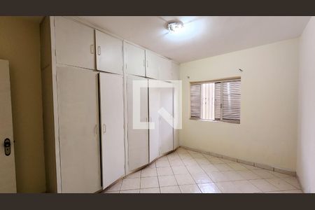 Casa à venda com 251m², 4 quartos e 5 vagas Casa à venda com 251m², 4 quartos e 5 vagasQuarto 1