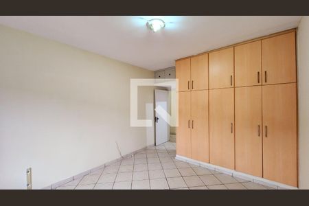 Casa à venda com 251m², 4 quartos e 5 vagas Casa à venda com 251m², 4 quartos e 5 vagasQuarto 3