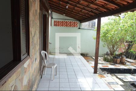 Casa à venda com 600m², 3 quartos e 1 vaga Casa à venda com 600m², 3 quartos e 1 vagaVaranda