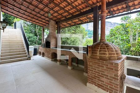Casa à venda com 1800m², 11 quartos e 8 vagasChurrasqueira