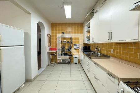 Casa à venda com 1800m², 11 quartos e 8 vagasCozinha 02 - Casa 02