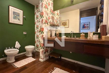 Casa à venda com 1800m², 11 quartos e 8 vagasLavabo 01 - Casa 01