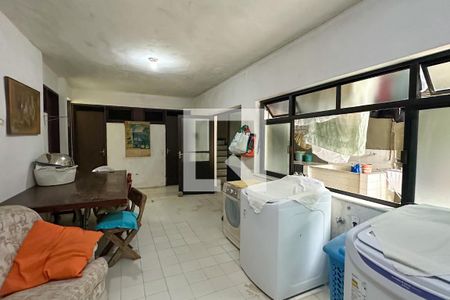 Casa à venda com 1800m², 11 quartos e 8 vagasÁrea de Serviço 02 - Casa 02