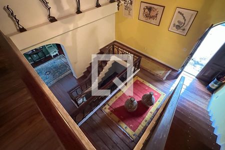 Casa à venda com 1800m², 11 quartos e 8 vagasHall de escadas - Casa 01