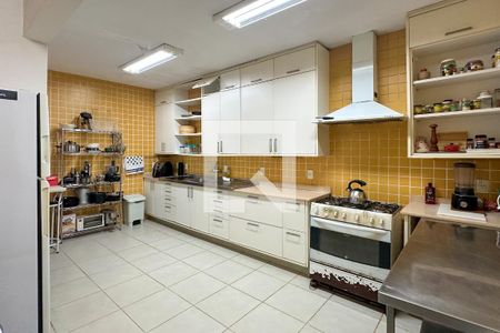 Casa à venda com 1800m², 11 quartos e 8 vagasCozinha 02 - Casa 02