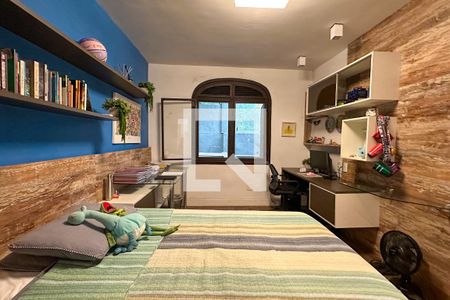 Casa à venda com 1800m², 11 quartos e 8 vagasSuíte 04 - Casa 01