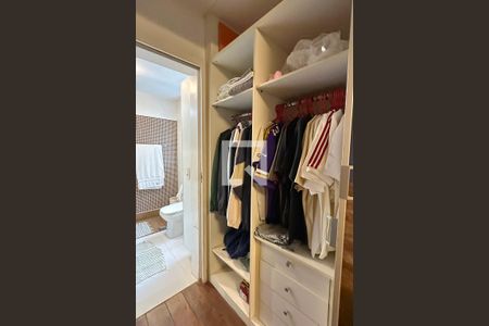 Casa à venda com 1800m², 11 quartos e 8 vagasSuíte 04 - Casa 01