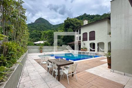 Casa à venda com 1800m², 11 quartos e 8 vagasPiscina