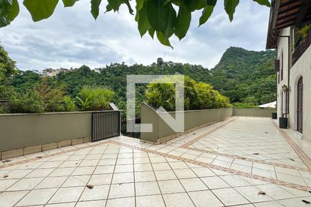 Casa à venda com 1800m², 11 quartos e 8 vagasVaranda 03 - Casa 02