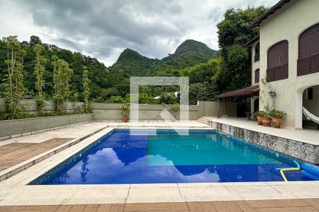 Casa à venda com 1800m², 11 quartos e 8 vagasPiscina