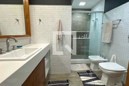 Casa à venda com 1800m², 11 quartos e 8 vagasSuíte 03 - Casa 01