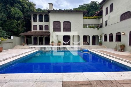 Casa à venda com 1800m², 11 quartos e 8 vagasPiscina