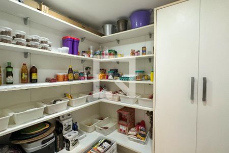 Casa à venda com 1800m², 11 quartos e 8 vagasDispensa