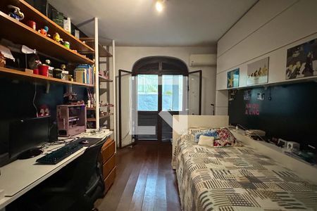 Casa à venda com 1800m², 11 quartos e 8 vagasSuíte 03 - Casa 01