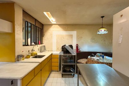 Casa à venda com 1800m², 11 quartos e 8 vagasCozinha 04 - Casa 04