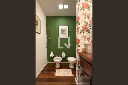 Casa à venda com 1800m², 11 quartos e 8 vagasLavabo 01 - Casa 01