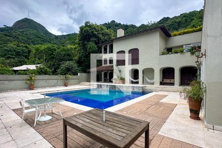 Casa à venda com 1800m², 11 quartos e 8 vagasPiscina