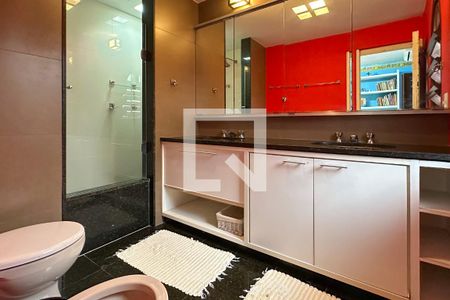 Casa à venda com 1800m², 11 quartos e 8 vagasSuíte 02 - Casa 01