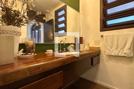 Casa à venda com 1800m², 11 quartos e 8 vagasLavabo 01 - Casa 01