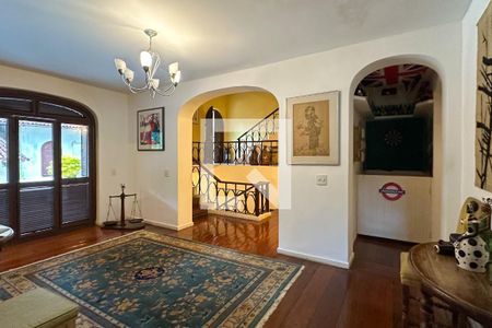 Casa à venda com 1800m², 11 quartos e 8 vagasHall - Casa 01