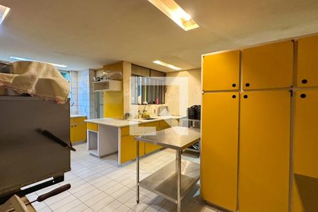 Casa à venda com 1800m², 11 quartos e 8 vagasCozinha 04 - Casa 04