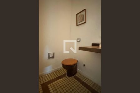 Casa à venda com 1800m², 11 quartos e 8 vagasLavabo 02 - Casa 02