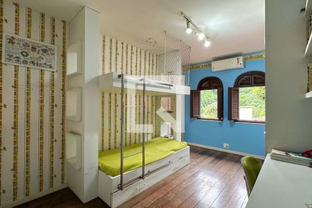 Casa à venda com 1800m², 11 quartos e 8 vagasSuíte 02 - Casa 01