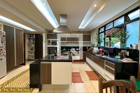 Casa à venda com 1800m², 11 quartos e 8 vagasCozinha 01 - Casa 01