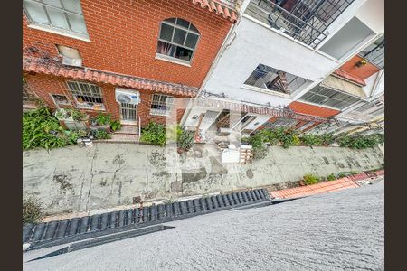 Casa à venda com 240m², 9 quartos e sem vaga Casa à venda com 240m², 9 quartos e sem vagaVaranda vista