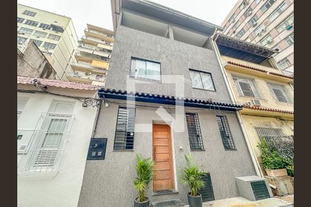 Casa à venda com 240m², 9 quartos e sem vaga Casa à venda com 240m², 9 quartos e sem vagaFachada
