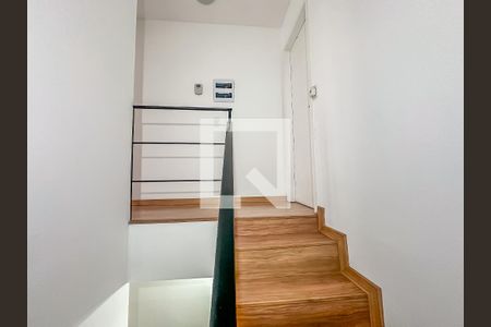 Casa à venda com 240m², 9 quartos e sem vaga Casa à venda com 240m², 9 quartos e sem vagaEscada