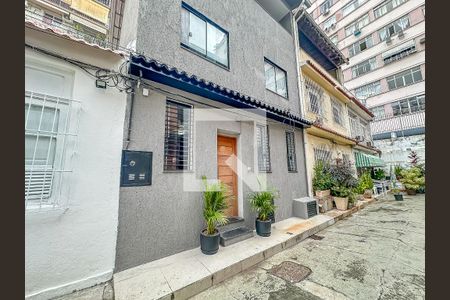 Casa à venda com 240m², 9 quartos e sem vaga Casa à venda com 240m², 9 quartos e sem vagaFachada