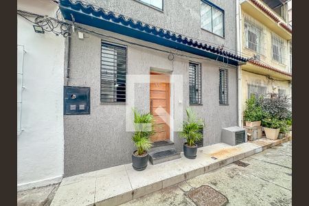 Casa à venda com 240m², 9 quartos e sem vaga Casa à venda com 240m², 9 quartos e sem vagaFachada